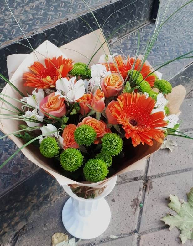 Букет цветов из: Герберы, Хризантемы, Альстромерии и Розы в Калтане