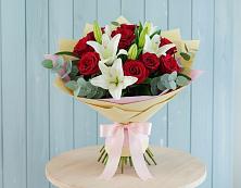 Букет цветов из:  Лилии и Розы в Калтане