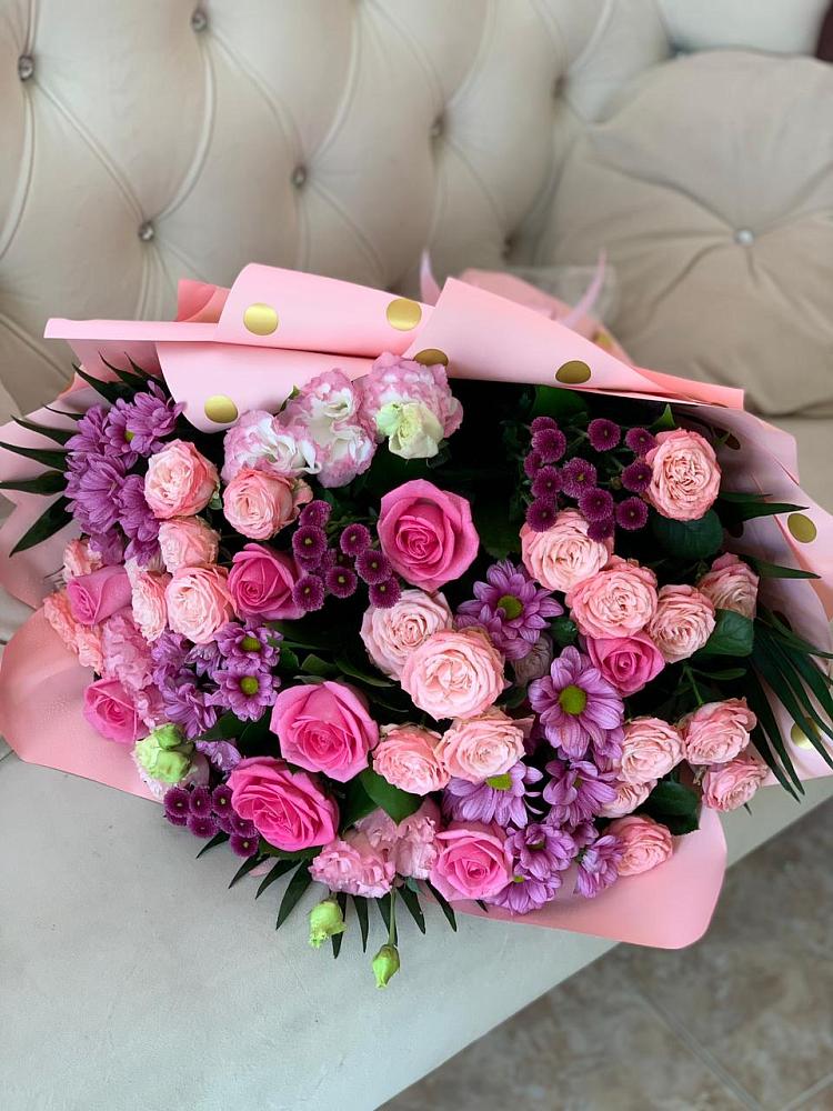 Букет цветов из: Хризантемы, Розы и Лизиантусы в Калтане