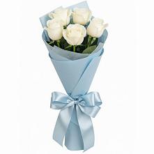Букет 5 Белых роз Проуд в Калтане