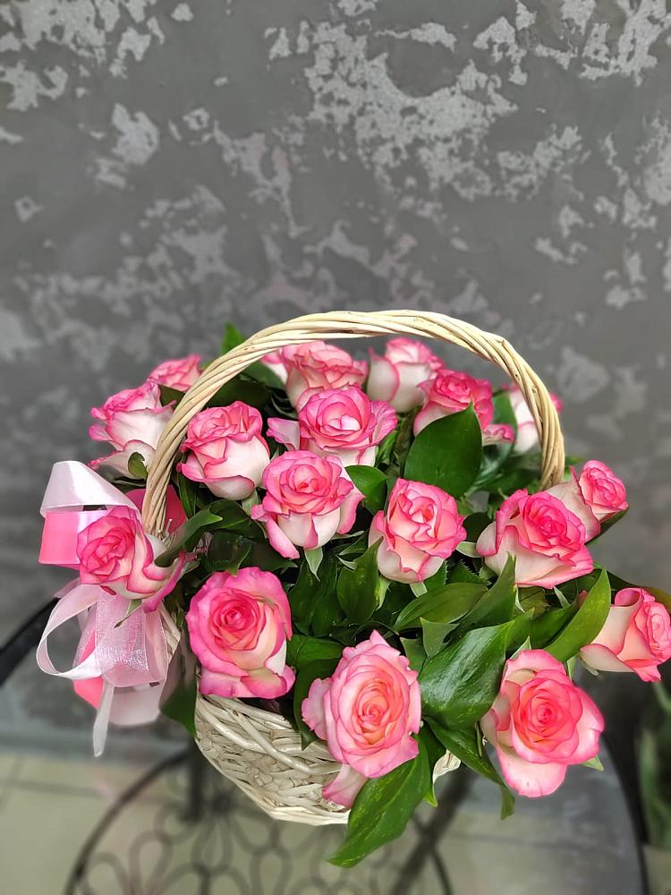 Цветочная композиция из Розы в корзине в Калтане