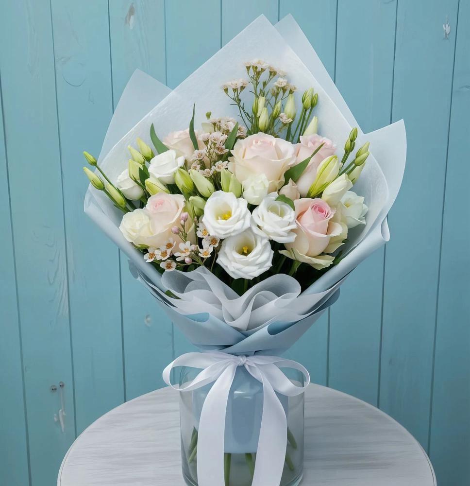 Букет цветов из: Розы и Лизиантусы в Калтане