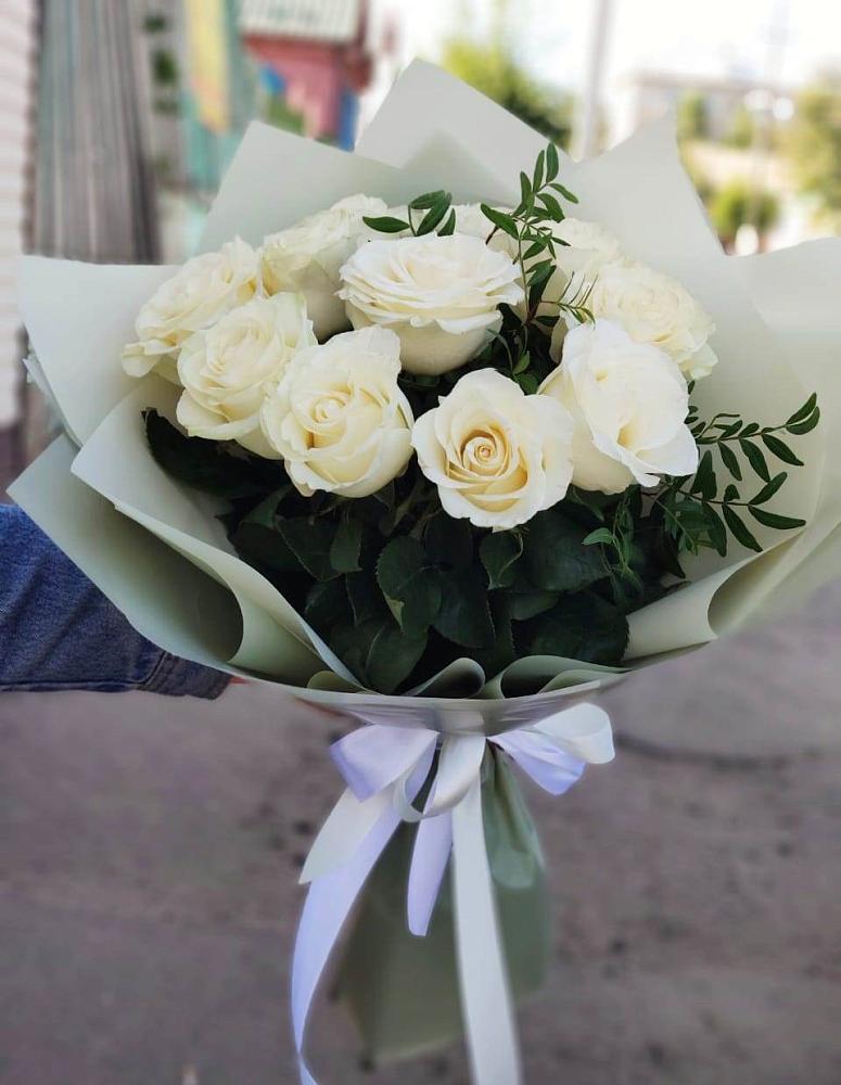 Букет Белые розы Проуд в Калтане