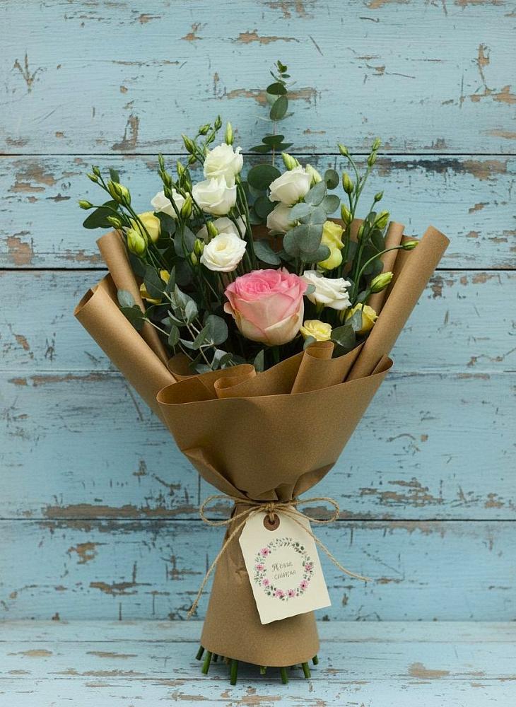 Букет цветов из: Розы и Лизиантусы в Калтане