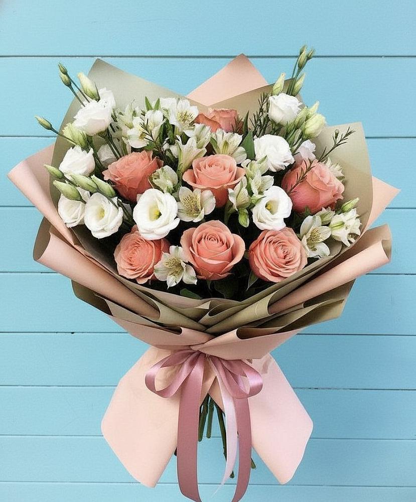 Букет цветов из: Розы, Альстромерии и Лизиантусы в Калтане