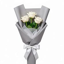 Букет 3 белые розы в Калтане