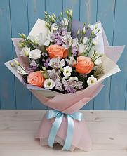 Букет цветов из:  Лизиантусы, Розы, Альстромерии и Гипсофила в Калтане