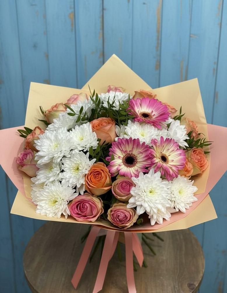 Букет цветов из: Розы, Герберы и Хризантемы в Калтане