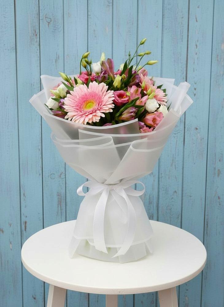 Букет цветов из: Герберы, Альстромерии и Лизиантусы в Калтане