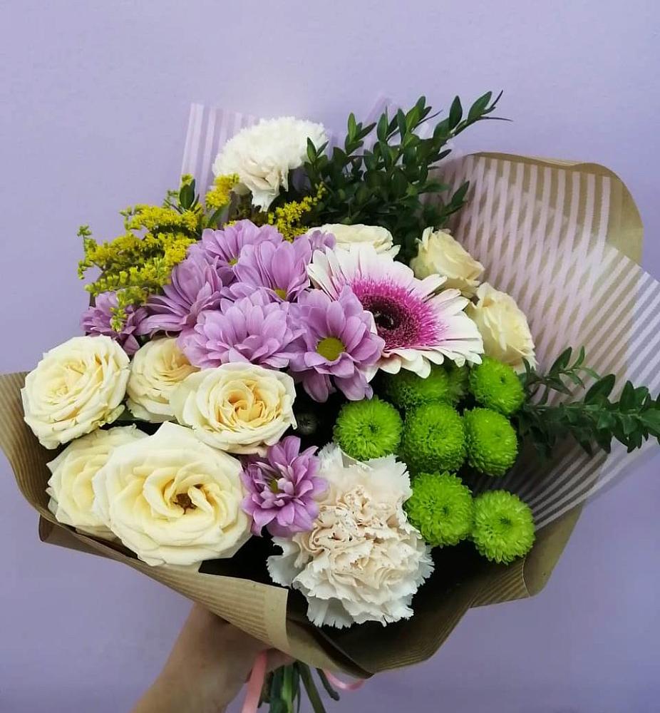 Букет цветов из: Хризантемы, Розы, Гвоздики и Герберы в Калтане