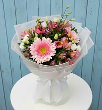 Букет цветов из:  Герберы, Альстромерии и Лизиантусы в Калтане