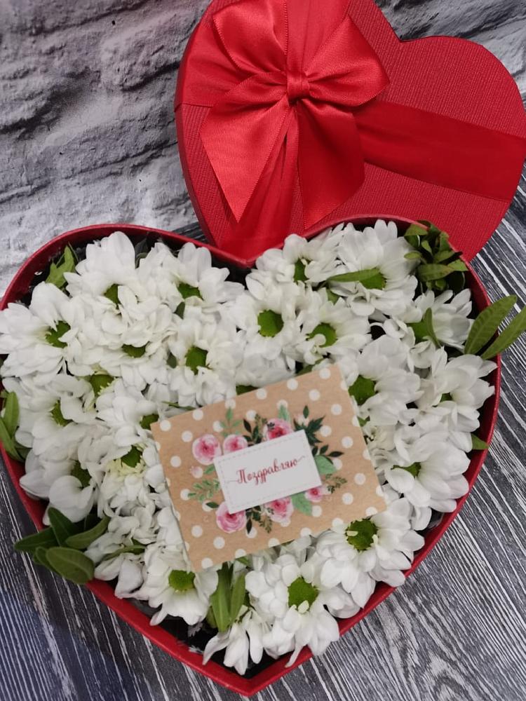 Цветочная композиция из Хризантемы в виде сердца в Калтане