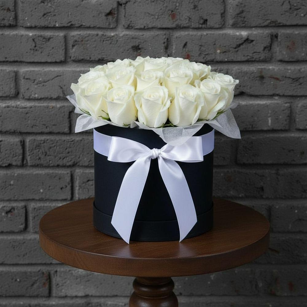 Цветочная композиция из Розы в шляпной коробке в Калтане