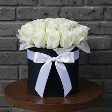 Цветочная композиция из Розы в шляпной коробке в Калтане